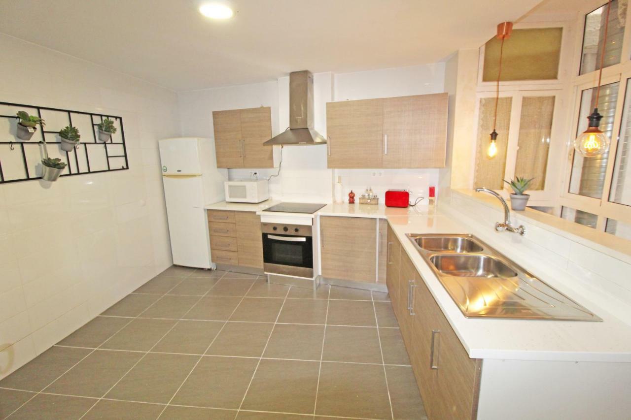 Centrico Y Espacioso Piso En Barrio Tranquilo * Alacant